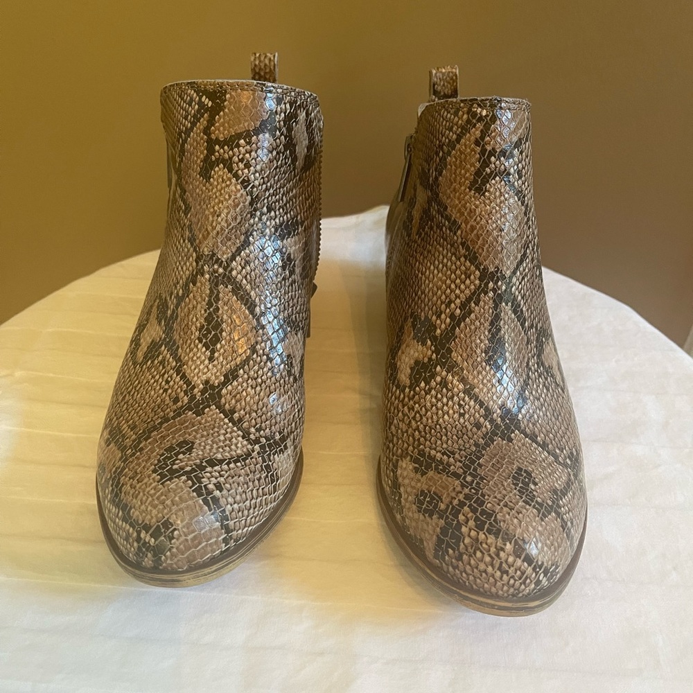 Lucky Ankle Boots